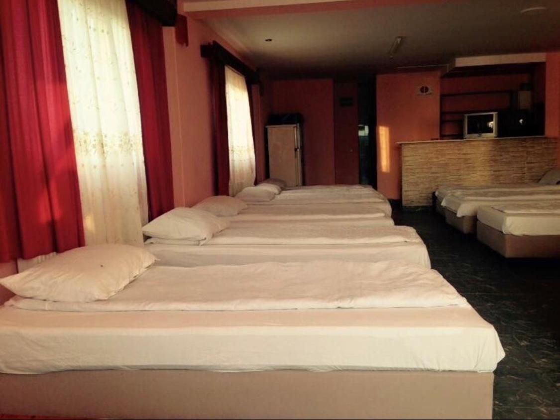 Motel California Martinesti  ภายนอก รูปภาพ